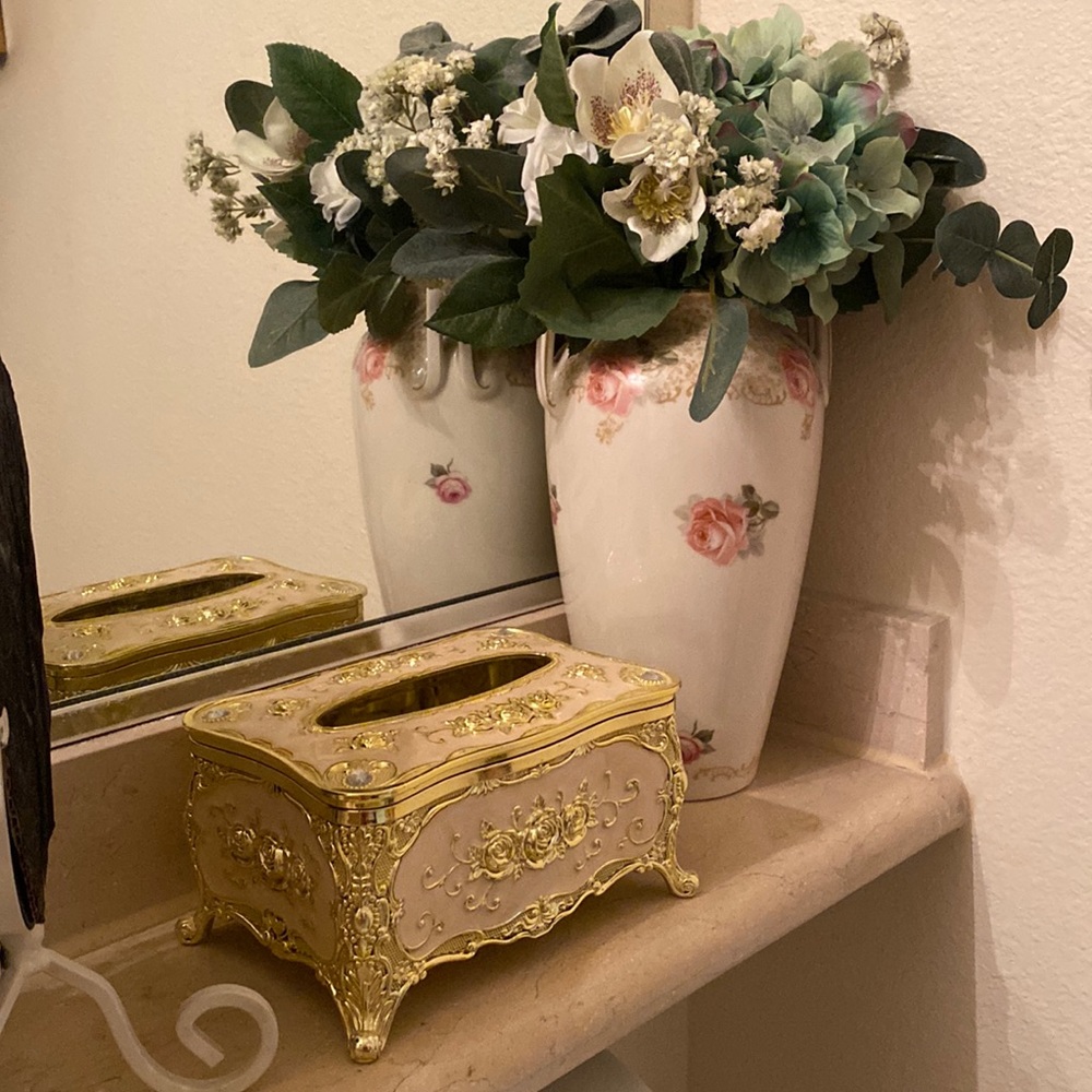 Beautiful, luxury Tissue holder